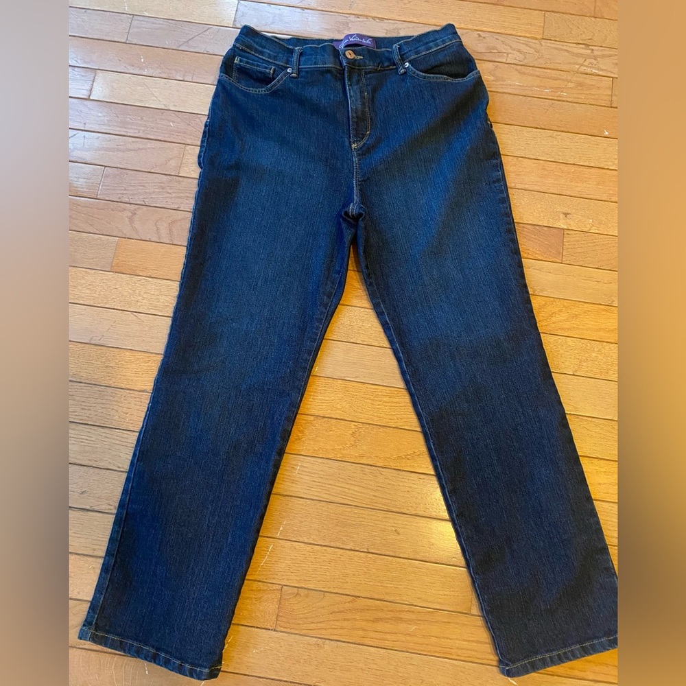 NWOT Gloria Vanderbilt Amanda Stretch Fabric
Womens High Rise Straight Leg Jeans